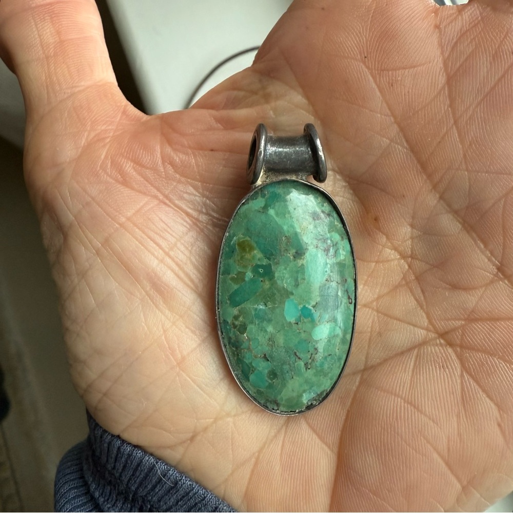 Lovely green blue stone pendant set in silver - Picture 2 of 5